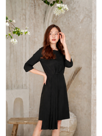 Yaslin In Black